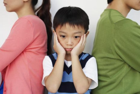 青岛一垃圾桶上，惊现一名女婴，背后究竟有什么难以启齿的艰难？