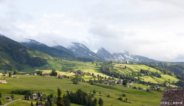 瑞士的国家政策是全民皆兵的()国防