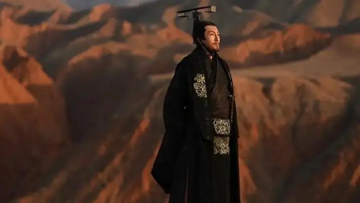 “统一六国”“天下一统”的秦国开国君主是谁？