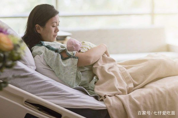 怀3胎孕妇产前心脏骤停获救，女性孕期有哪些需要注意的地方？