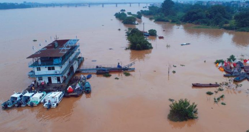 卫辉一大爷哽咽说自己家没了，听到他的这句话你作何感受？