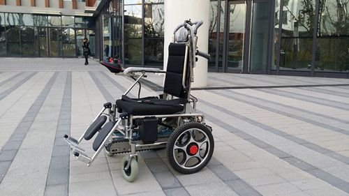 70岁老人发明自动爬楼智能车，该智能车能帮到老人什么？