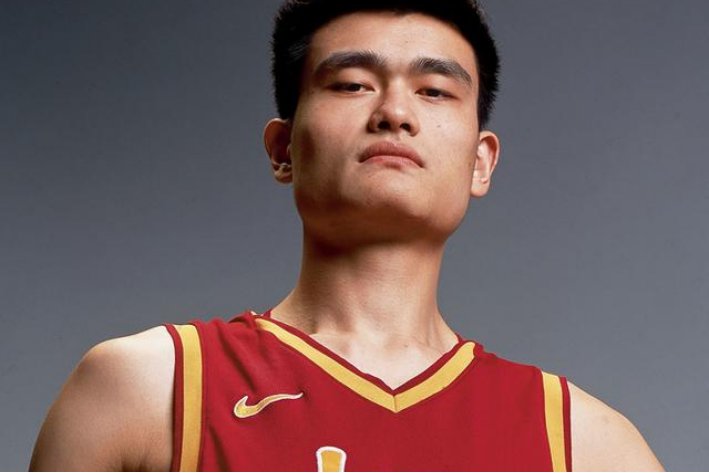 姚明年薪多少亿人民币