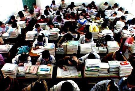 人民日报评校内减负校外增负，这“怪圈”该怎么破？