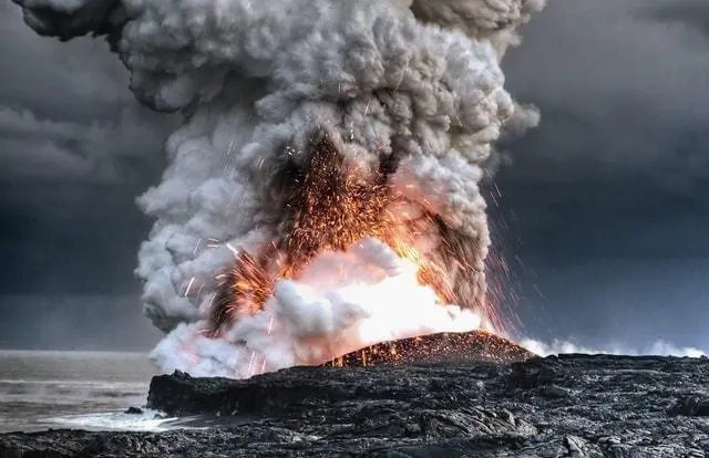 海底火山爆发后11个小时太平洋出现“婴儿岛”，火山喷发的威力有多大？