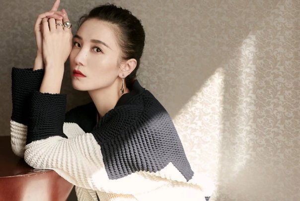 小宋佳和宋佳是一个人吗?为什么要在名字前加一个“小”字呢?