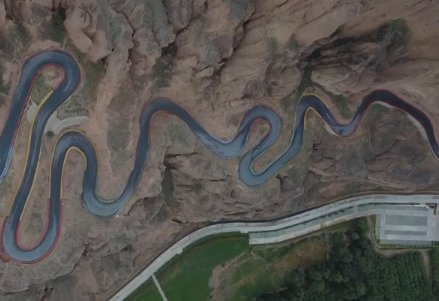 2.3公里山路拐22道弯，为何这条公路如此曲折？