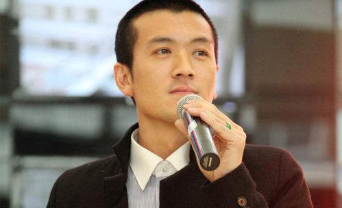 杨子曝集团第一笔资金靠妈妈制衣赚来的，他妈妈究竟有多传奇？