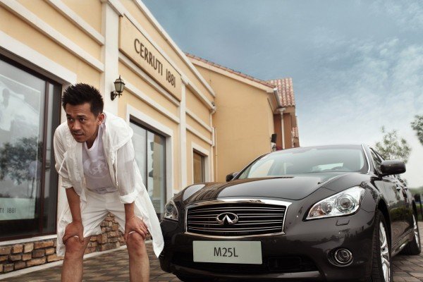 在电视剧《青鸟的天空》中，张延、王学兵的表现谁更好一些？