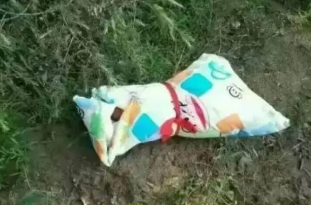沈阳市民在垃圾桶塑料袋内发现弃婴，这个孩子为何会被遗弃？