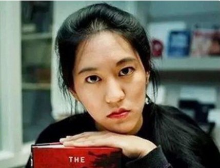 张纯如在什么情况下会吞枪自杀？