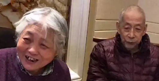 上海疫情下，癌症晚期患者终于和老伴相拥在一起，老年人最看重的是什么？