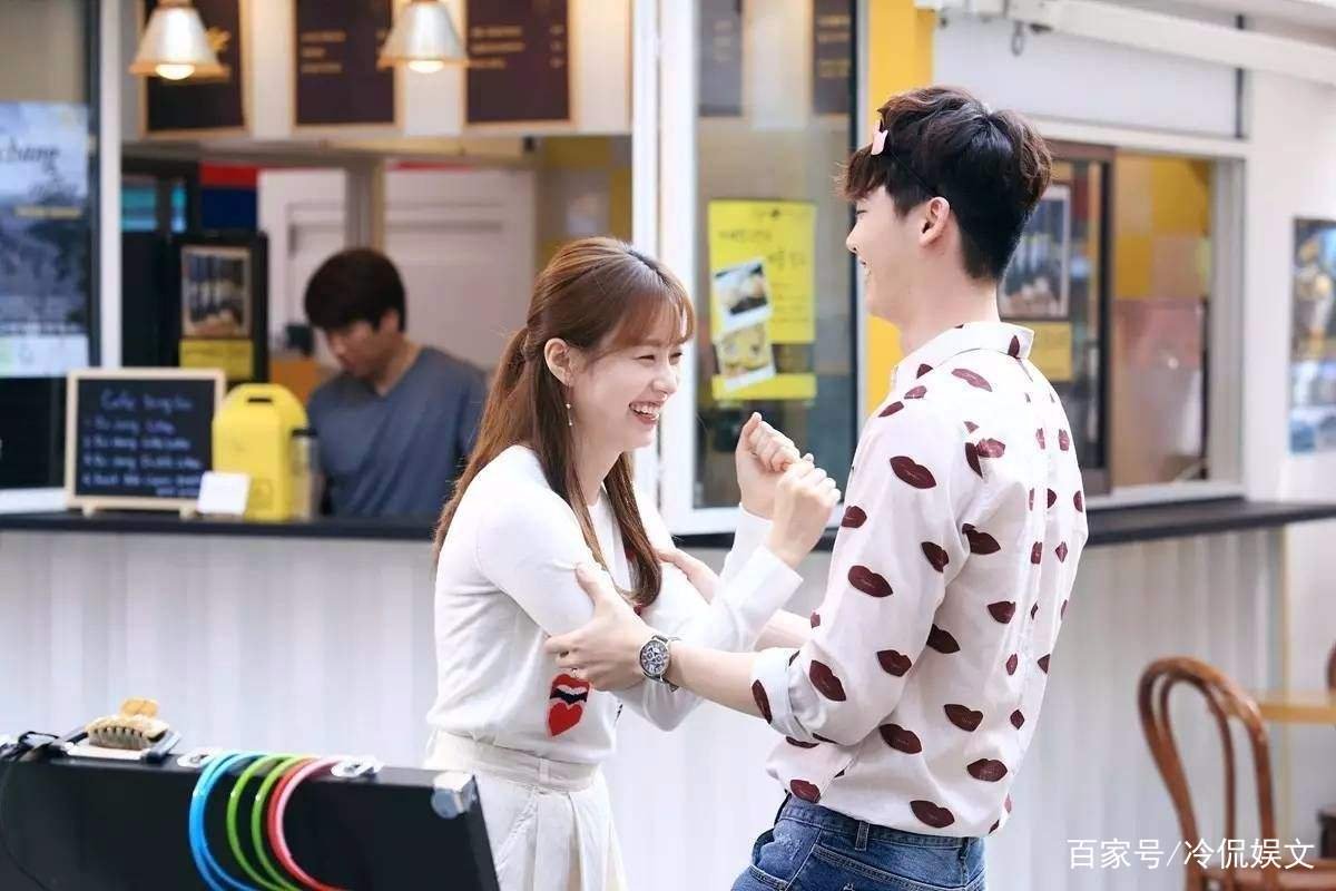 辽宁省的一名男子要求自己的妻子和其他男人发生关系，原因是什么？