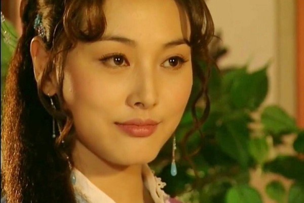 在电视剧《青鸟的天空》中，张延、王学兵的表现谁更好一些？