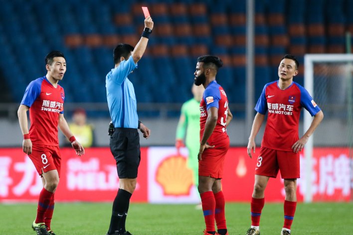 足球红牌罚下后还可以上人吗