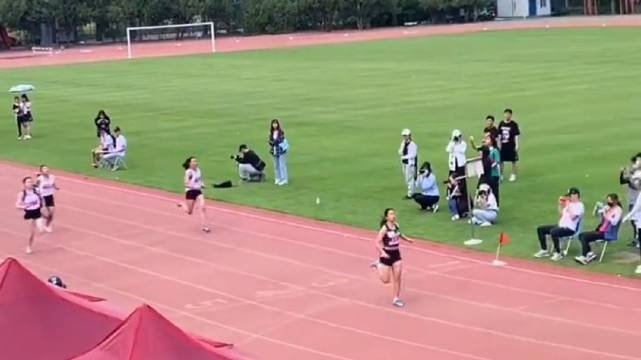 北京体育大学出现女子百米飞人，女生的百米成绩如何？