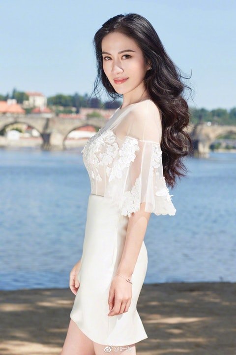 在娱乐圈中，有哪些明星是塑料姐妹花？