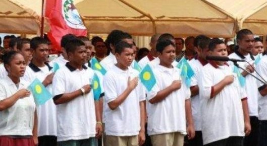 该国总人口仅有2万，连国旗都是照抄日本的，是哪个国家？