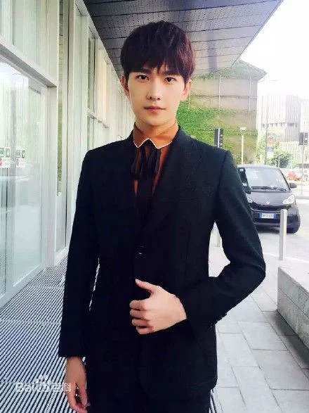 杨洋男演员有军衔吗