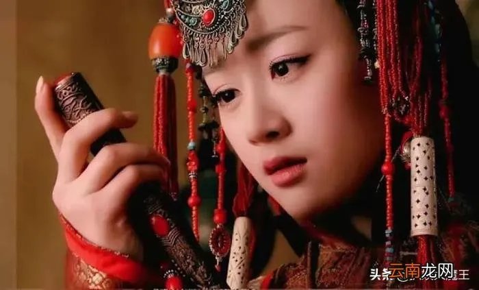 张檬承认自己后悔整容 张檬整容前后照片对比