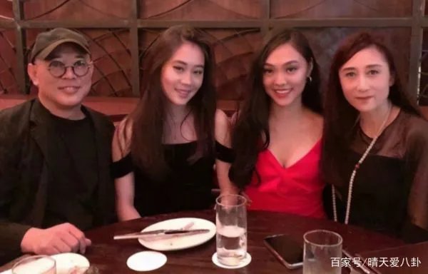 利智离开赌王后，为何与李连杰定“十年之约”，才步入婚姻殿堂？