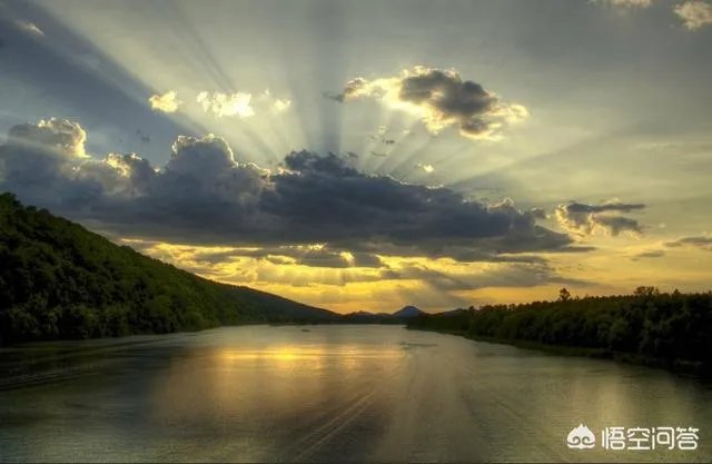 相机里的包围曝光是什么意思呢?