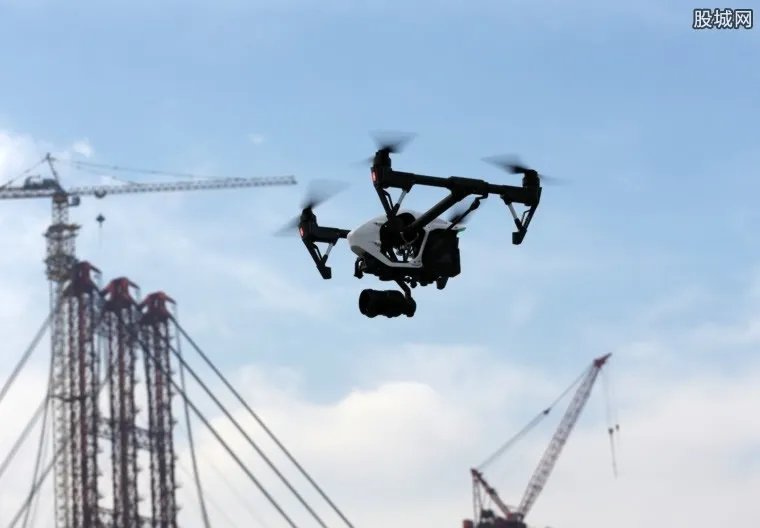 无人机越境走私 走私手机案值达5亿人民币