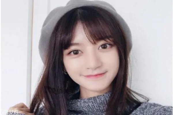 长卷发发型背影图片 学生长卷发发型图片