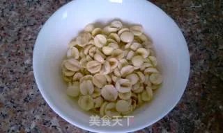 冰糖银耳莲子羹