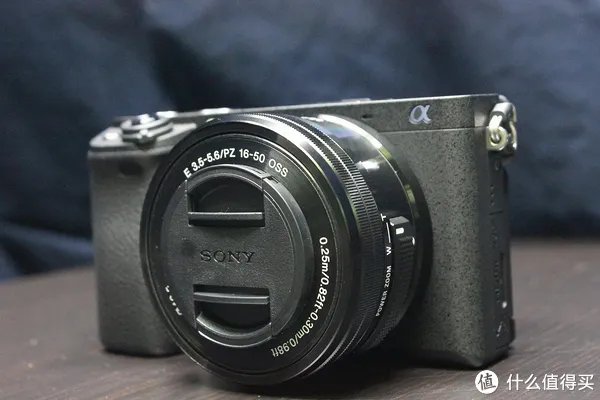 体积小、重量轻、参数强大:SONY 索尼 A6300 APS-C画幅 微单相机