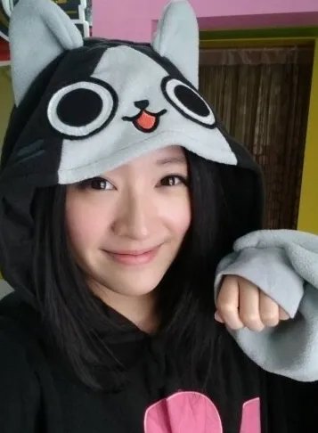 台湾新晋lol美女解说林妤 甜美可人的邻家女孩