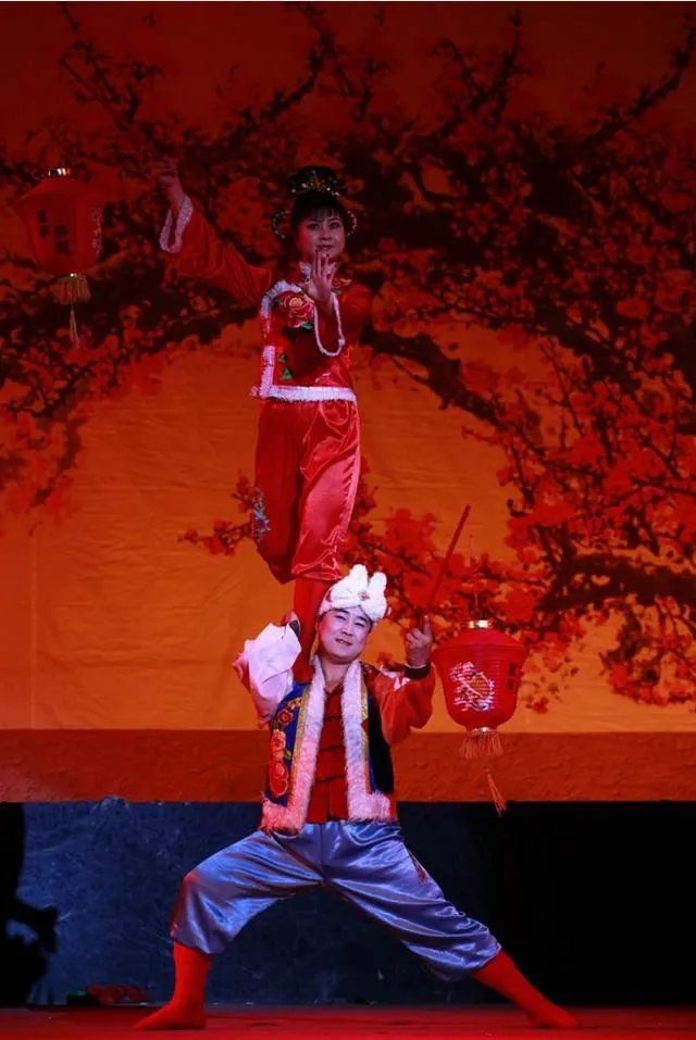 忻州河曲二人台的历史与发展是怎样的？