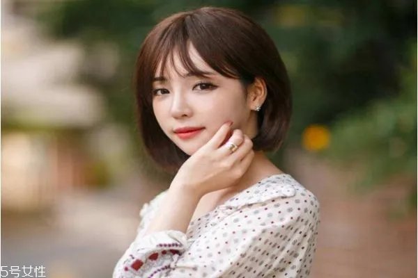 长卷发发型背影图片 学生长卷发发型图片