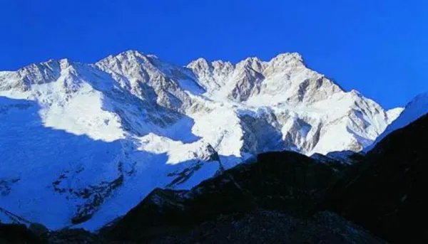 世界上第一二三高峰分别是？