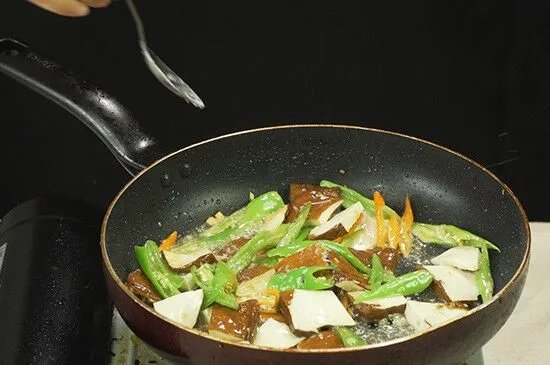 尖椒干豆腐的做法