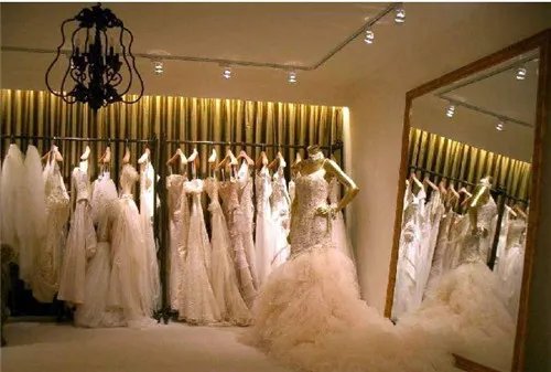 婚纱礼服师的职责是什么 礼服师应该如何介绍婚纱