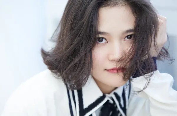 出道16年的岳红女儿，生父是谁现在知道了吗？