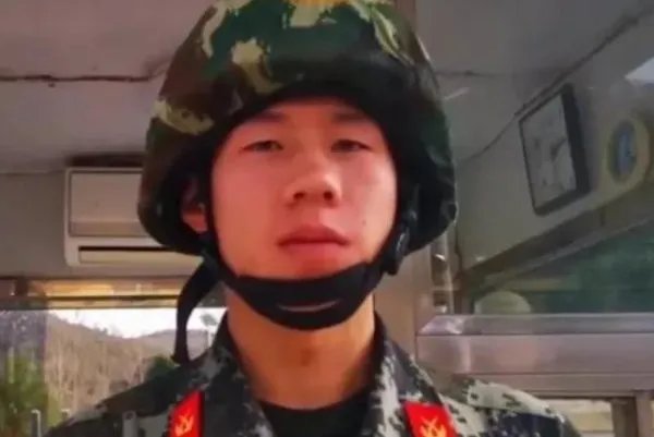 他放弃百万年薪，参军入伍，这个人是谁？