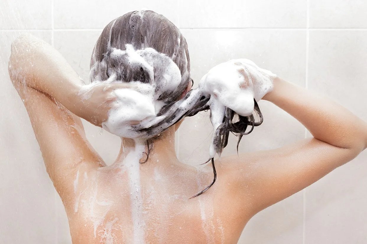 新冠阳了可以洗头吗