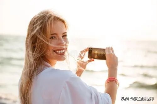 照大镜子和小镜子那个更真实一点