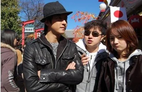 勇往直前郑爽韩庚爆出绯闻 两人甜蜜牵手玩过山车