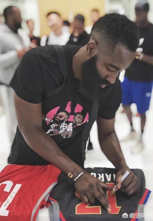 哈登2019中国行随行人员与著名街球大师吴悠发生冲突，你怎么看？