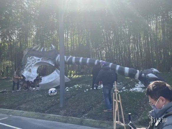 硬气！网易官方直播拆除办公园区暴雪魔兽血吼雕像！