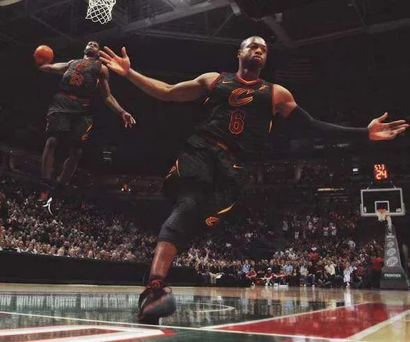 詹姆斯夺冠后都有哪些好友为其庆贺？