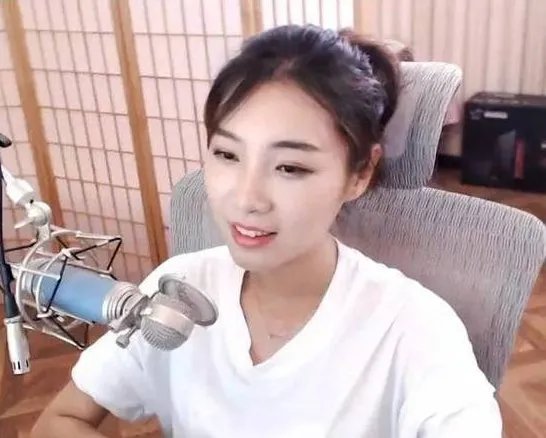 为什么清华美女主播遭骂？