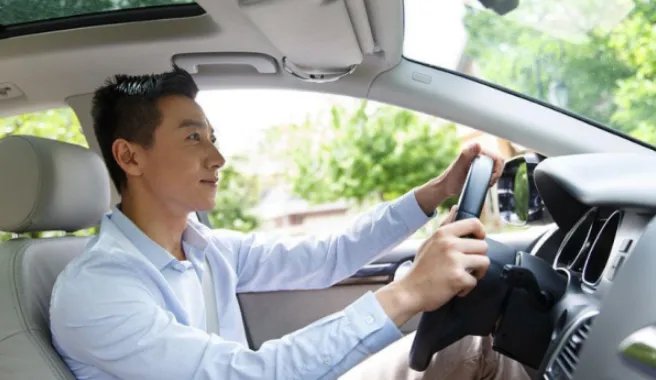 江苏宜兴发生中巴车与货车相撞事故，悲剧发生的原因是什么？