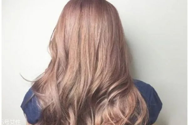 长卷发发型背影图片 学生长卷发发型图片