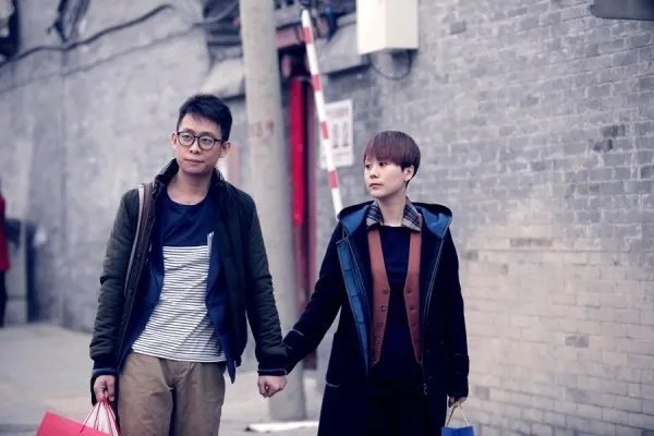 张译在某活动现场被女粉丝飞扑，男星遇到这种事情都是如何应对的？