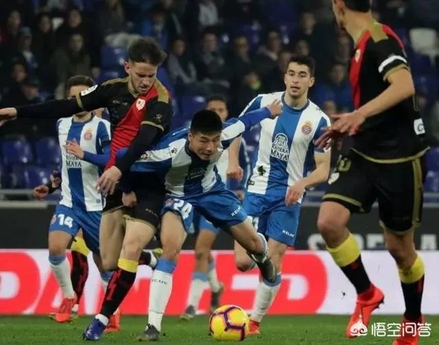 代表中国！武磊每场比赛都背着国足背包，你怎么看？