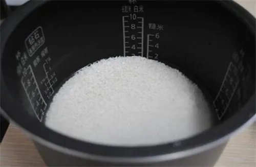 电饭锅煮饭放多少水合适 一般电饭煲煮饭要多久